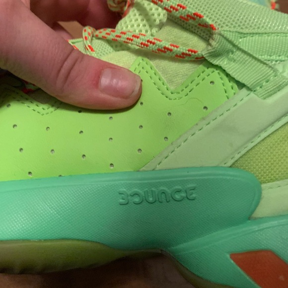 Limited edition Spider-Man adidas running shoes - Picture 5 of 6